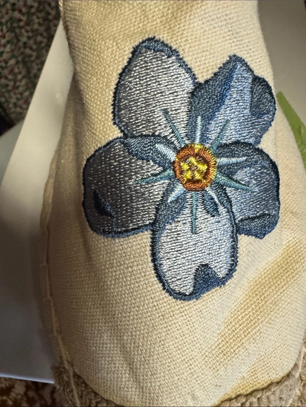 NIB Coldwater Creek Beige Espadrilles w/Blue Flower SZ 6.5 Wide RUN LARGER